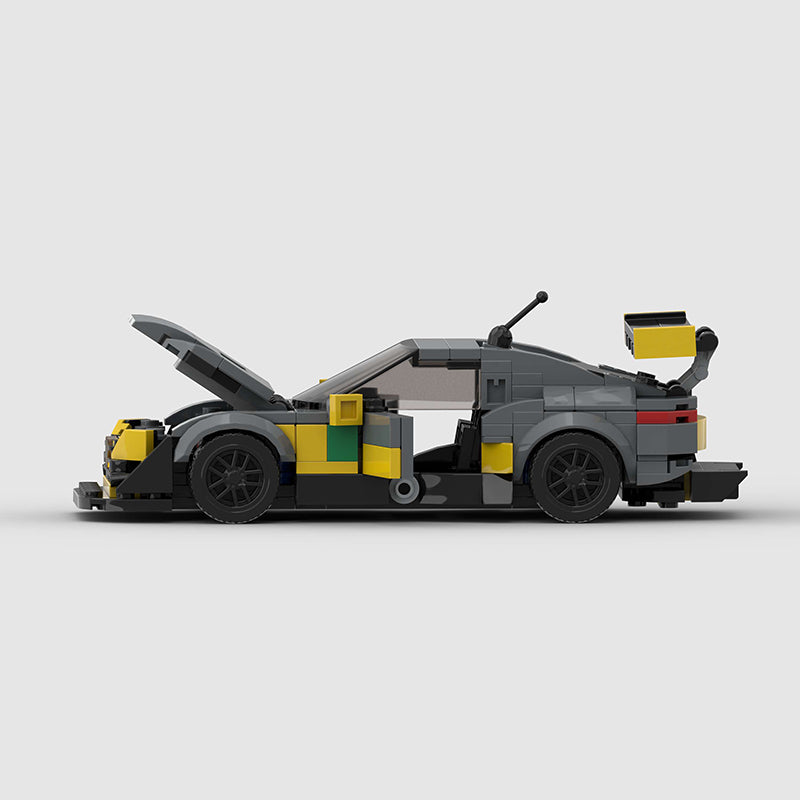 Aston Martin Vantage GT8