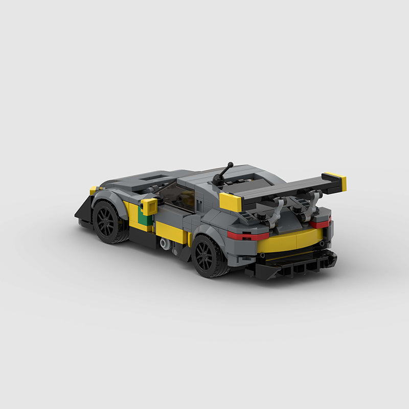 Aston Martin Vantage GT8